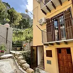 Casa Le Maioliche By Housilia Сasa de vacaciones Cefalú