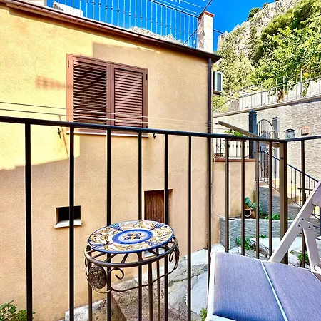Casa Le Maioliche By Housilia 別荘
